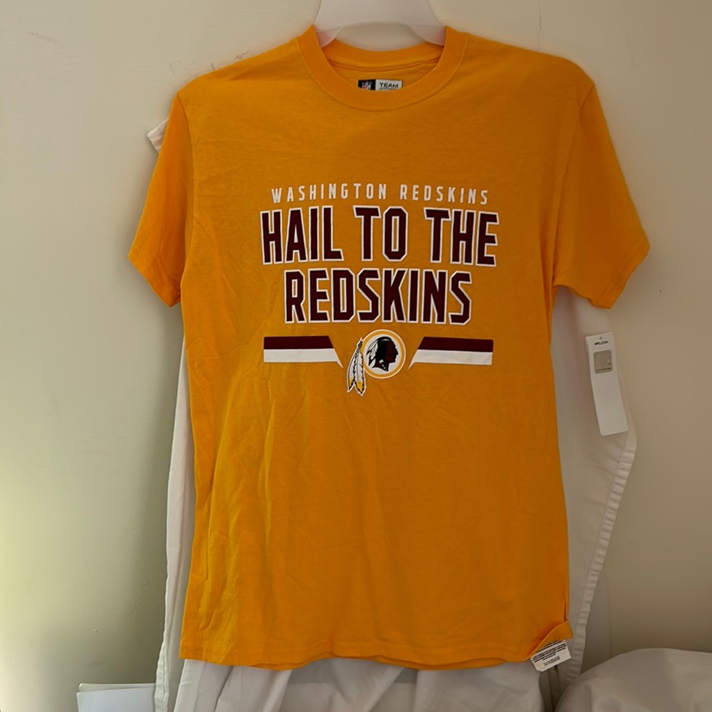 SOLD!! NWT Washington Redskins Men